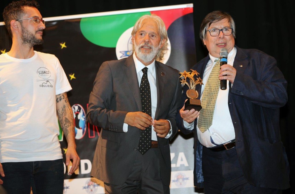 Gaetano Fazio premiato da Folliero IMG_9359-1
