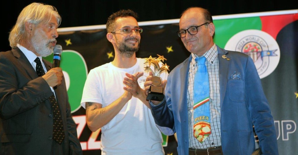 Umberto Fornito premiato da Folliero IMG_9369(1)
