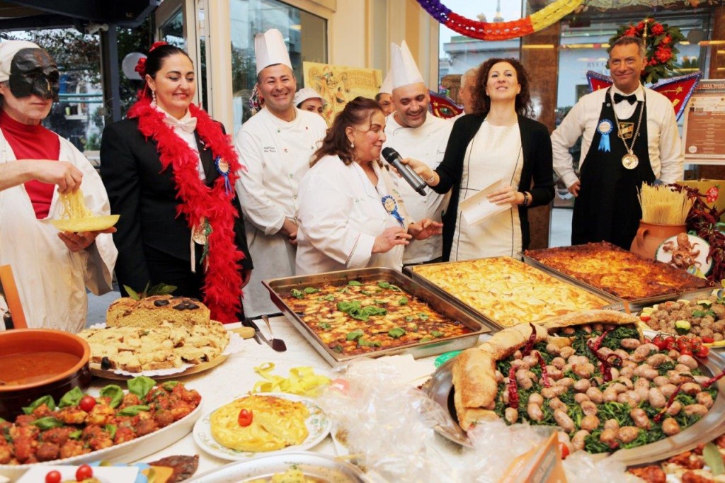 il gran tavolo delle superdelizie culinarie carnevalesche con Carmela Abbate IMG_6356