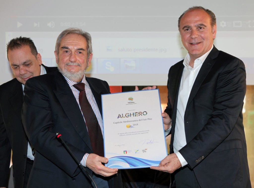 Mario Bruno premiato da Ruggero Alcanterini e Franco Cassano IMG_1423