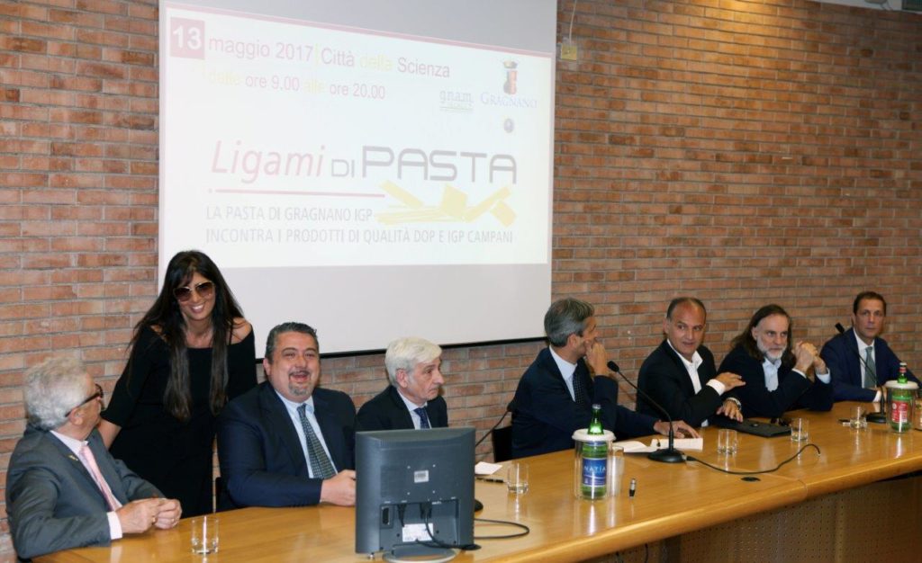 Tavolo oratori con Brunella Cimadomo tra Alfonso Iaccarino e Giuseppe Di MKartino IMG_2707